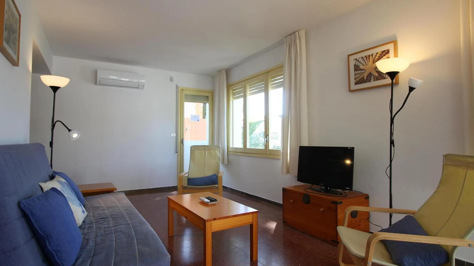 Nyaraló Casa Con Jardin A 100M De La Playa En Llanca, Cerca Del Puerto Y Comercios - Es-228-12